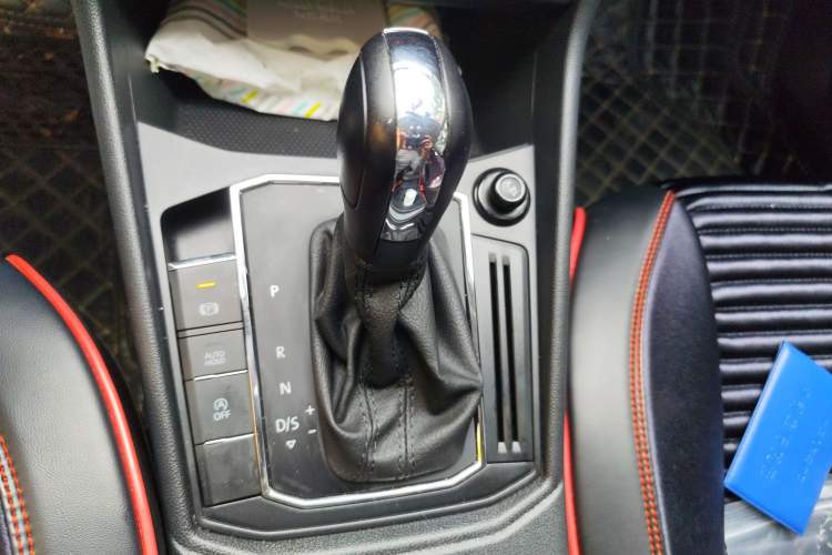 Used Volkswagen Lavida 2021 1.5L Automatic Vision Edition Gear Lever