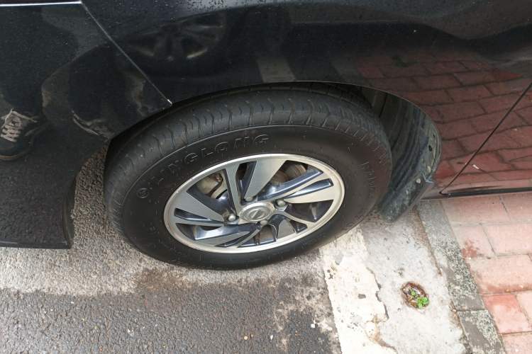 Used Nissan NV200 2018 1.6L CVT Luxury Model Left Front Wheel Hub