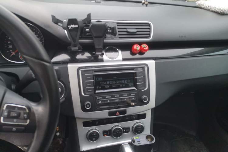 Used Volkswagen Magotan 2012 1.8TSI Luxury Model Audio And AC Panel