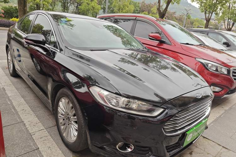 Used Ford Mondeo 2013 2.0L GTDi 200 Fashion Edition Front Right 45 Deg