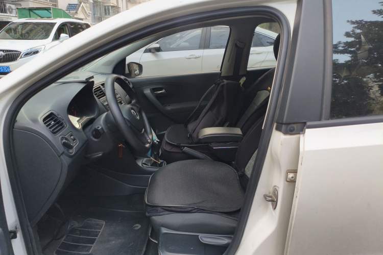 Used Volkswagen Polo 2016 1.4L Manual Fashion Model Left Front Seat