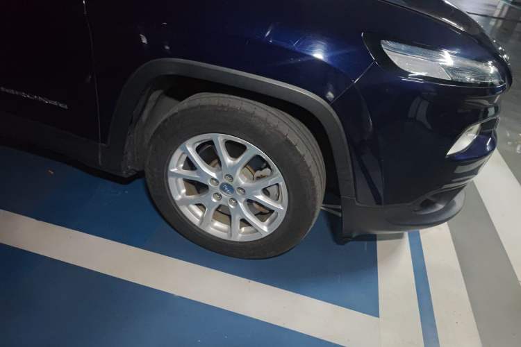 Used Jeep Cherokee 2017 2.0L Superior Edition
