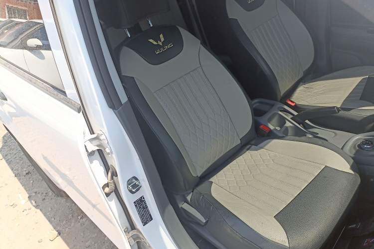 Used Wuling Hongguang New Energy 2024 All-Electric Model 300KM Practical Version Right Front Seat