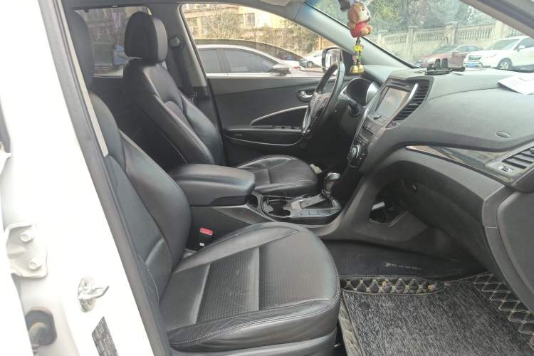 Used Hyundai Santa Fe 2013 2.4L Automatic Two-Wheel Drive Smart Version