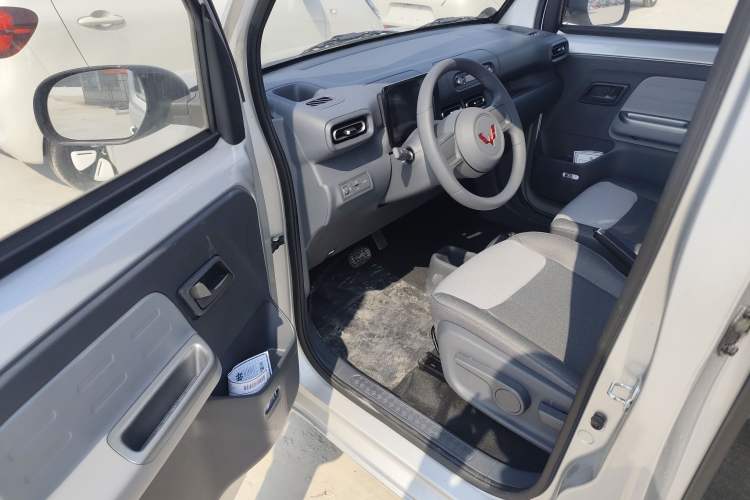 Used Wuling Zhiguang New Energy 2025 Model 305km Ambitious Edition