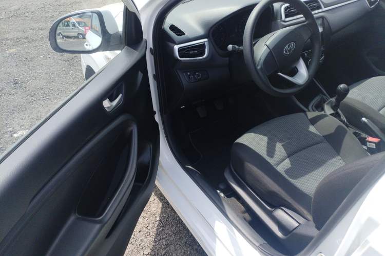 Used Hyundai Verna (older generation) 2017 1.4L Manual Refreshed Version China V Standard Driver Seat