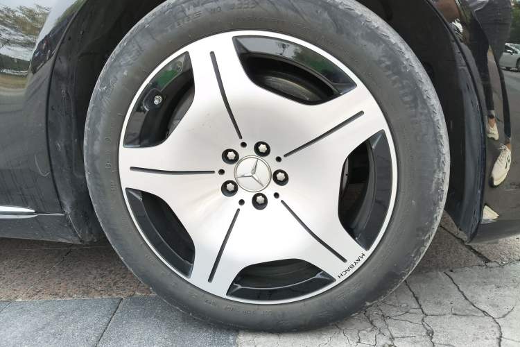 Used Mercedes-Benz Maybach S-Class 2023 S 480 4MATIC Right Front Wheel Hub