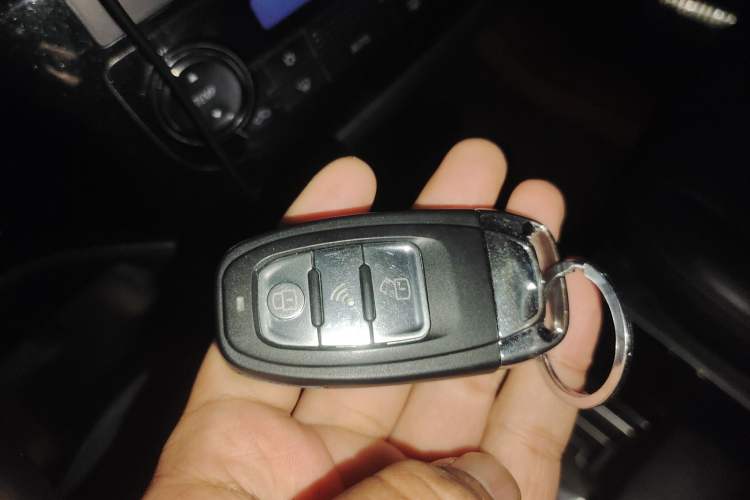 Used Mitsubishi Outlander 2020 2.0L Two-Wheel Drive Comfort Edition 5 Seats Vehicle Key