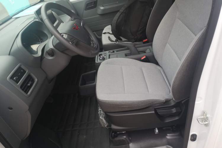 Used Wuling Yangguang 2025 Model 400km Bus Edition—Comfort Edition
