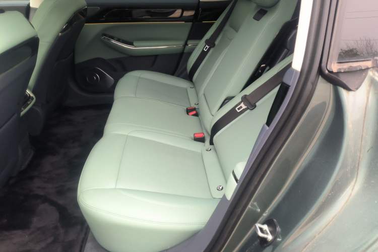 Used Yuanhang Y6 2024 720 km All-Wheel Drive Luxury Edition
