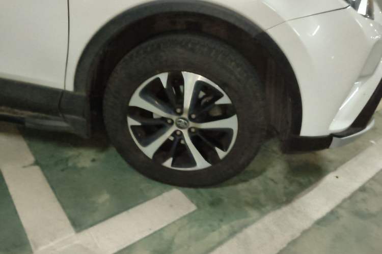 Used Toyota RAV4 2016 2.0L CVT Two-Wheel Drive Fashion Edition China V Standard