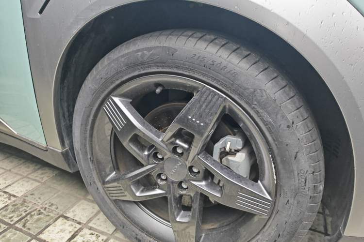 Used AION Y 2022 Plus 70 Tech Edition Right Front Wheel Hub