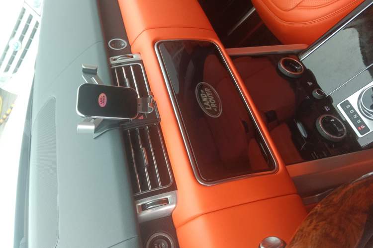 Used Land Rover Range 2022 3.0 L6 400 PS Classic Extended Version Audio And AC Panel