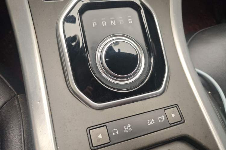 Used Land Rover Range Evoque 2017 2.0T PURE Style Edition Gear Lever