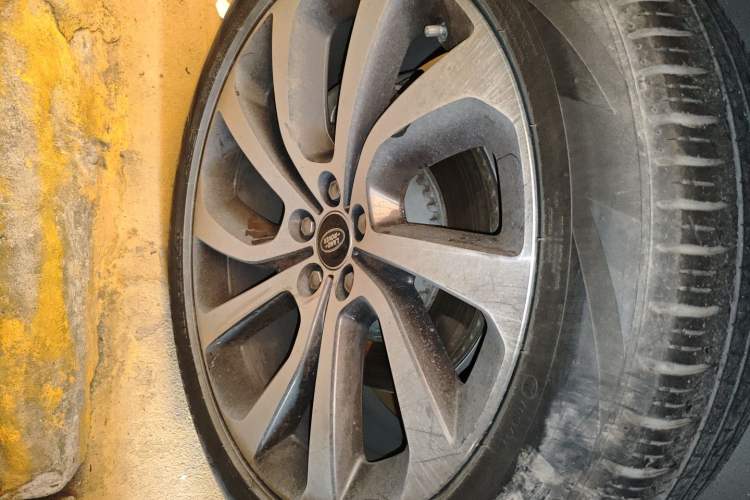 Used Land Rover Discovery Sport New Energy 2021 P300e Performance Tech Edition Right Rear Wheel Hub
