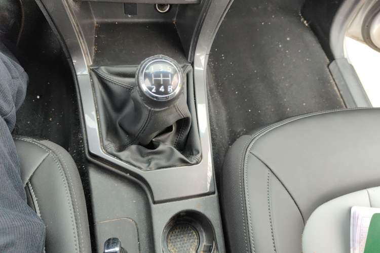 Used Great Wall Wingle 5 2023 2.4L Gasoline Two-Wheel-Drive Entry-Level Big Double Gear Lever