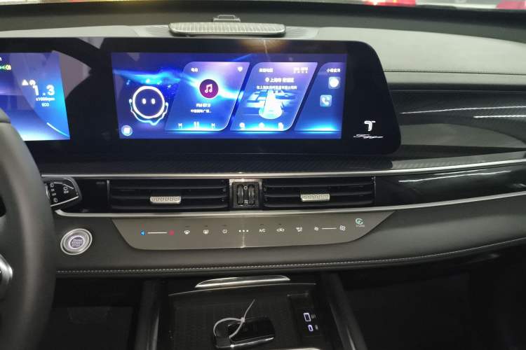 Used Chery Tiggo 7 PLUS 2023 Facelift 1.6 TGDI DCT Luxury Model Audio And AC Panel