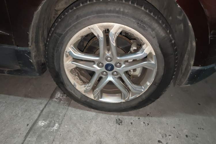 Used Ford Edge 2015 2.0T GTDi Two-Wheel-Drive High-Line Version
