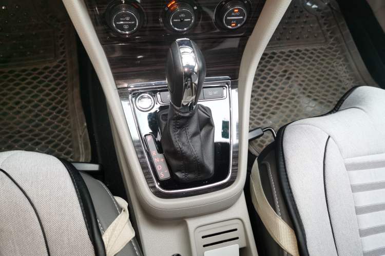 Used Volkswagen Gran Lavida 2013 1.6L Automatic Luxury Model
