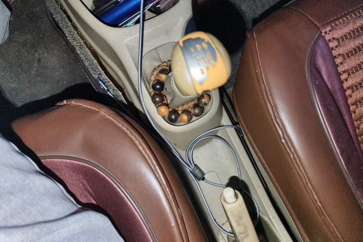 Used Nissan Livina 2010 Jingyue Edition 1.6L Manual All-Around Model Gear Lever