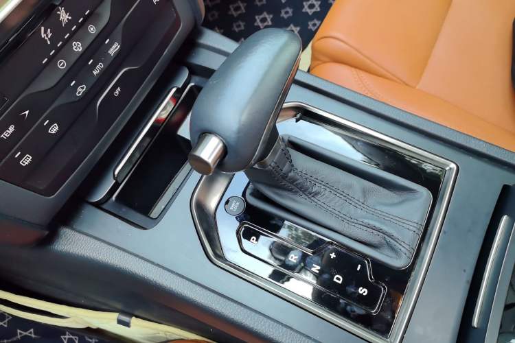 Used Hongqi H7 2018 1.8T Comfort Edition Gear Lever