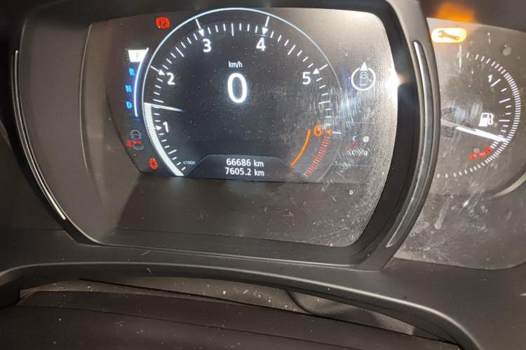 Used Renault Kadjar 2016 2.0L Two-Wheel-Drive Luxury Edition Odometer Close Up