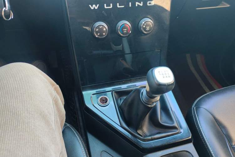 Used Wuling Hongguang PLUS 2020 1.5L Manual Comfort 7-Seater