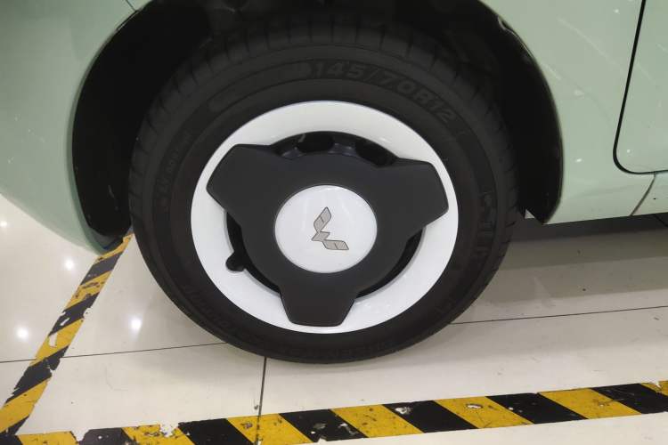 Used Wuling Hongguang MINIEV 2022 Macaron Premium Model – Lithium Iron Phosphate Left Front Wheel Hub