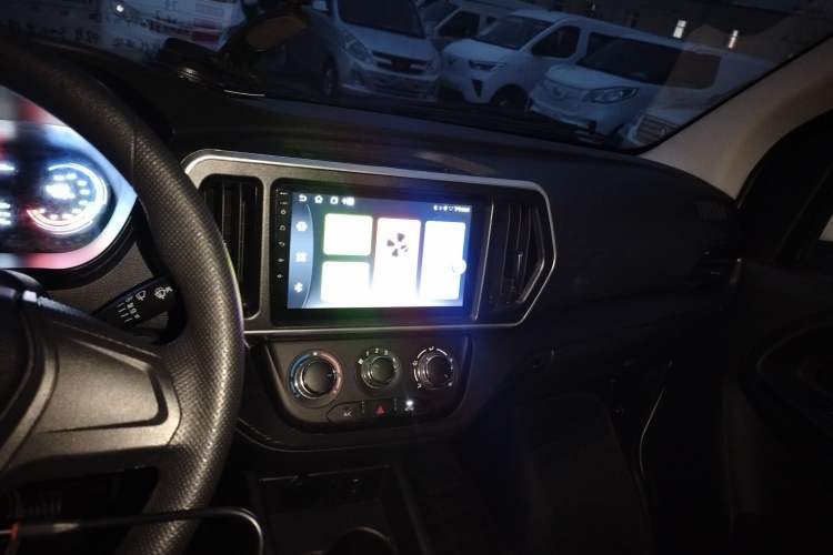 Used Chana Ruixing EM60 2025 Passenger Version Comfort Edition 6 Seats 300 km Range Side-Hinged Doors
