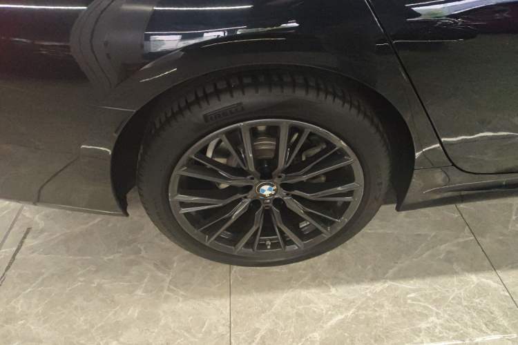 Used BMW 3 Series 2024 325i M Sport Night Edition Package Right Rear Wheel Hub