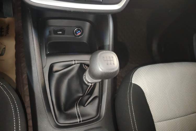Used Wuling Hongguang S3 2019 1.5T Manual Standard Version China VI Gear Lever