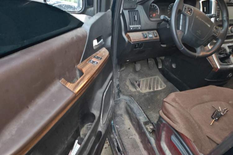 Used FORTHING Lingzhi PLUS 2021 Travel Edition 2.0L Manual Luxury 7-Seater
