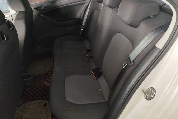 Used Volkswagen Jetta 2015 1.4L Manual Fashion Model