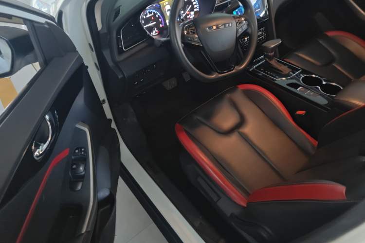 Used Venucia D60 2019 100 000 Honor 1.6L XL CVT Chenku Edition China VI Standard
