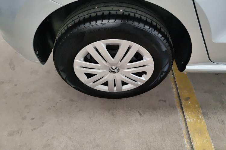 Used Volkswagen Polo 2016 1.4L Manual Fashion Model Exterior 5