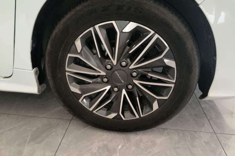 Used SAIC MAXUS G20 2020 2.0T Gasoline Automatic ZhiZun Edition Right Front Wheel Hub