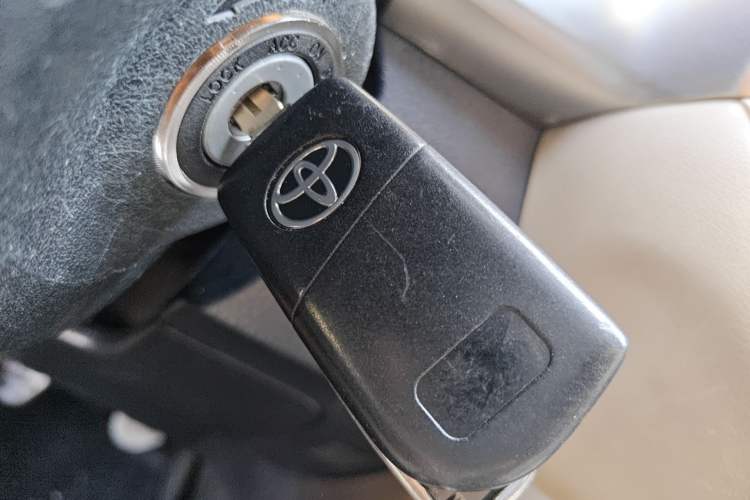 Used Toyota RAV4 2013 2.0L CVT Two-Wheel Drive Urban Edition
