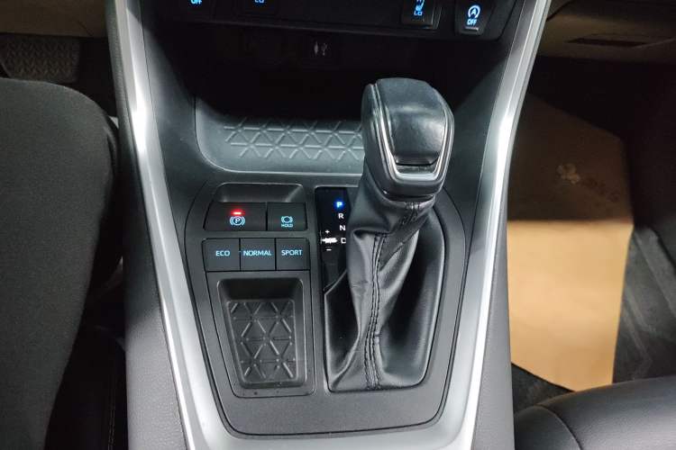 Used Toyota RAV4 2021 2.0L CVT Two-Wheel Drive Fashion PLUS Edition Gear Lever