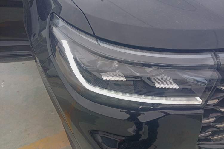 Used Ford Explorer 2023 EcoBoost 285 4x4 ST-LINE 6-Seater Right Front Headlight