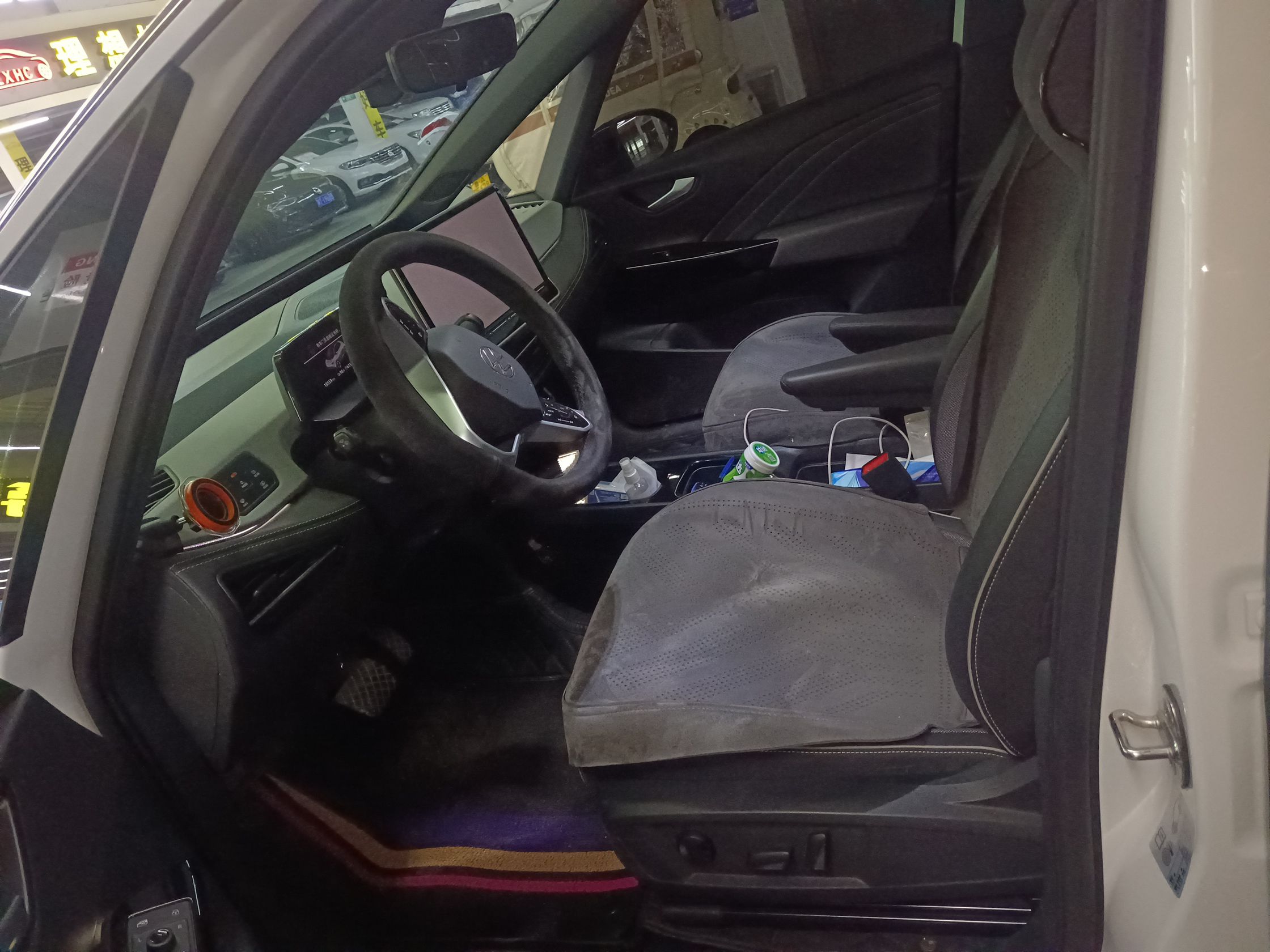 Переднее сиденье в автомобиле