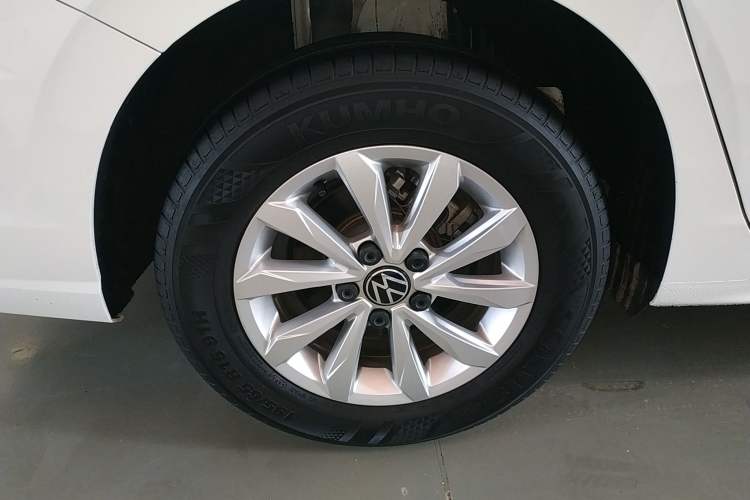 Used Volkswagen Bora 2023 200TSI DSG Comfort Edition Right Rear Wheel Hub