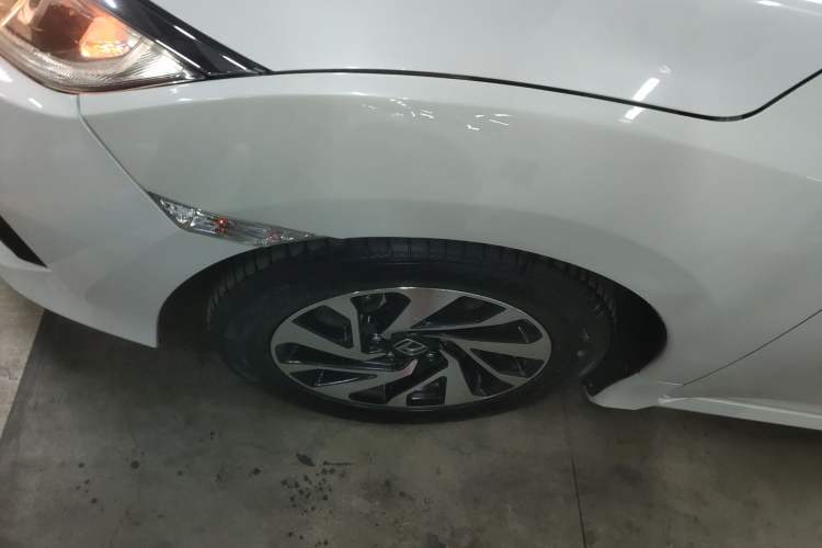 Used Honda Civic 2016 220TURBO CVT Luxury Edition Left Front Wheel Hub