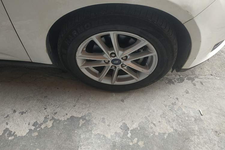 Used Ford Focus 2018 Hatchback Classic 1.6L Automatic Trendy SmartDrive Edition Right Front Wheel Hub