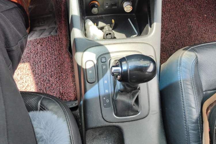 Used Kia K3 2013 1.6L Automatic GLS Gear Lever