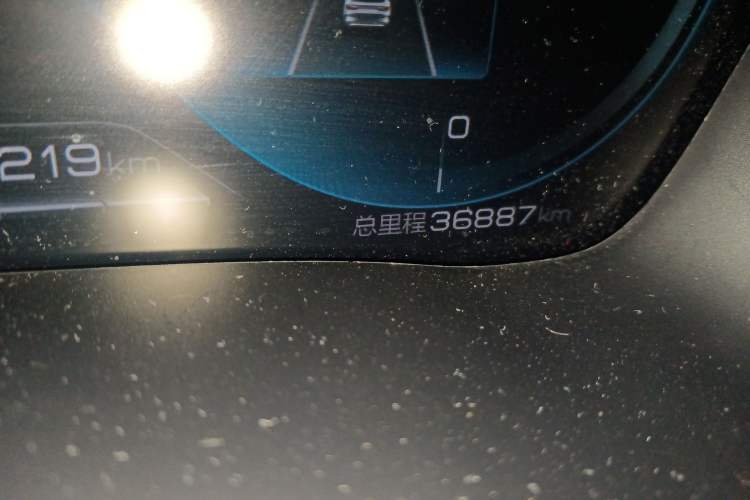 Used BYD Song PLUS New Energy 2021 DM-i 110KM Flagship PLUS Odometer Close Up