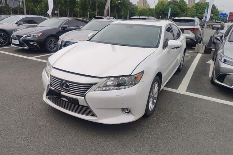 Used Lexus ES 2013 300h Elite Edition