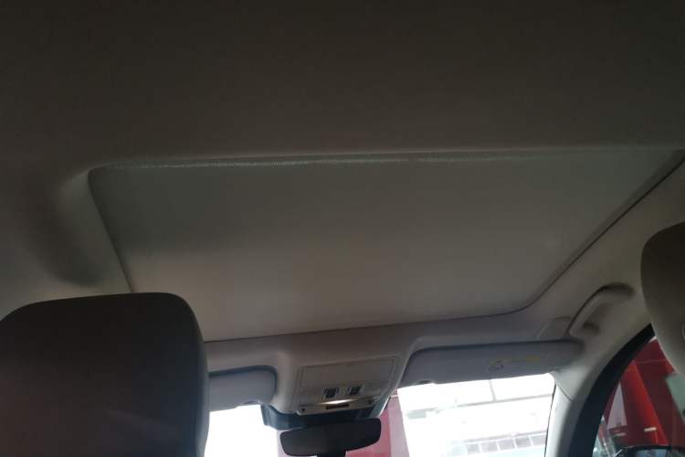 Used Jaguar XFL 2024 2.0T P250 Two-Wheel Drive Prestige Luxury Edition Headliner