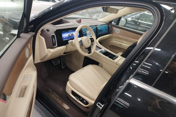 Used Hima AITO M9 2024 Range-Extended Ultra Version 42 kWh 6-Seater Model Driver Seat