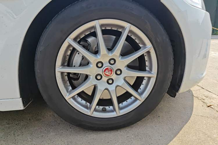 Used Jaguar XJ 2016 XJL 3.0 SC Two-Wheel-Drive Elegant Business Edition Right Front Wheel Hub