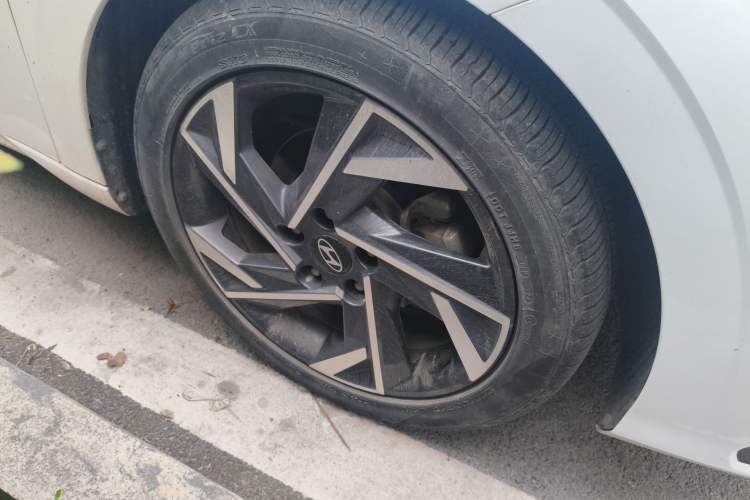 Used Hyundai Elantra 2023 1.5L CVT GLX Elite Edition Right Front Wheel Hub